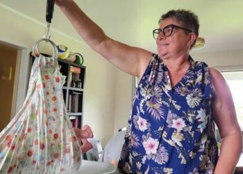 Funding Cuts Hit Midwife Services